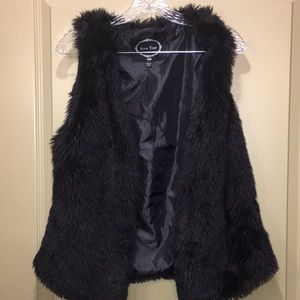 Women’s faux fur vest